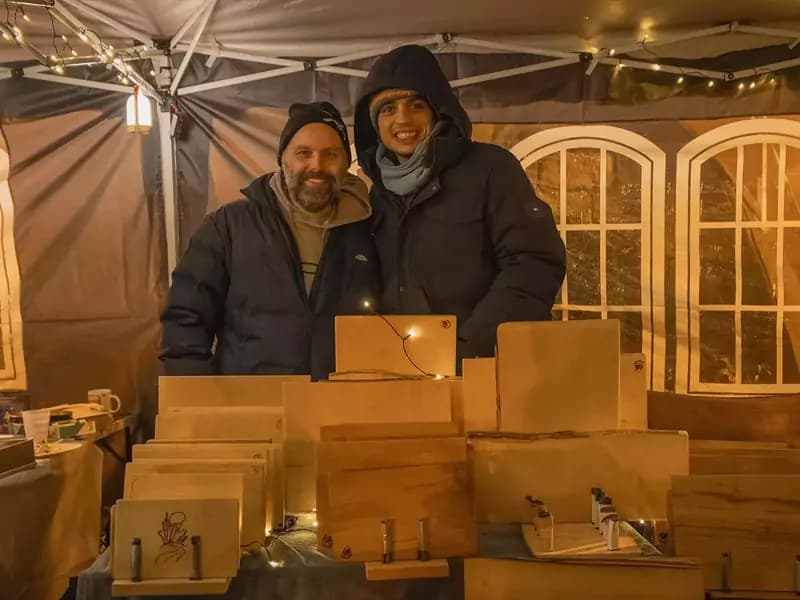 Ehrenamtliche Unterstützung beim Fairliebt Weihnachtsmarkt in Boxberg